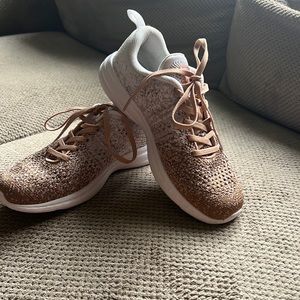 APL propelium tennis shoes